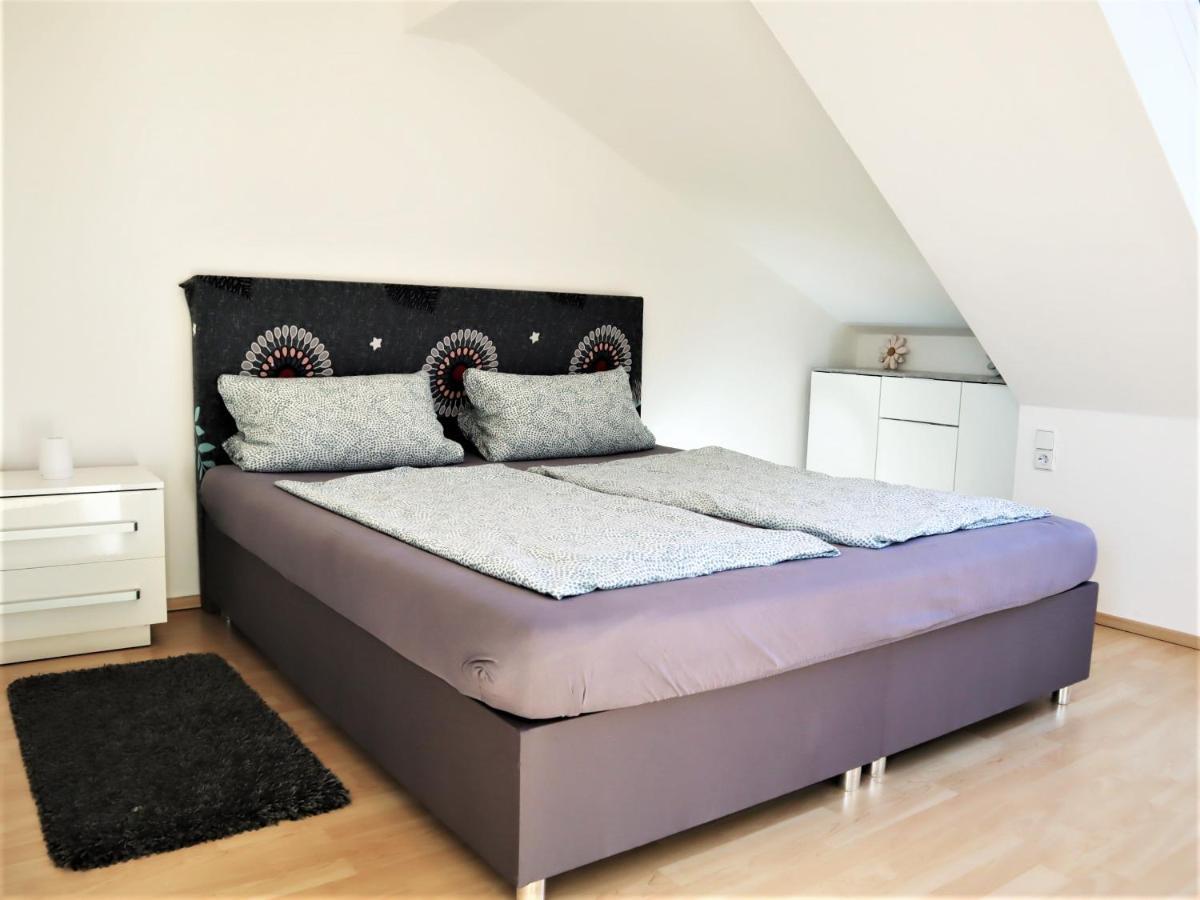 Kuschelige Dachgeschosswohnung Am Clarapark ライプツィヒ エクステリア 写真