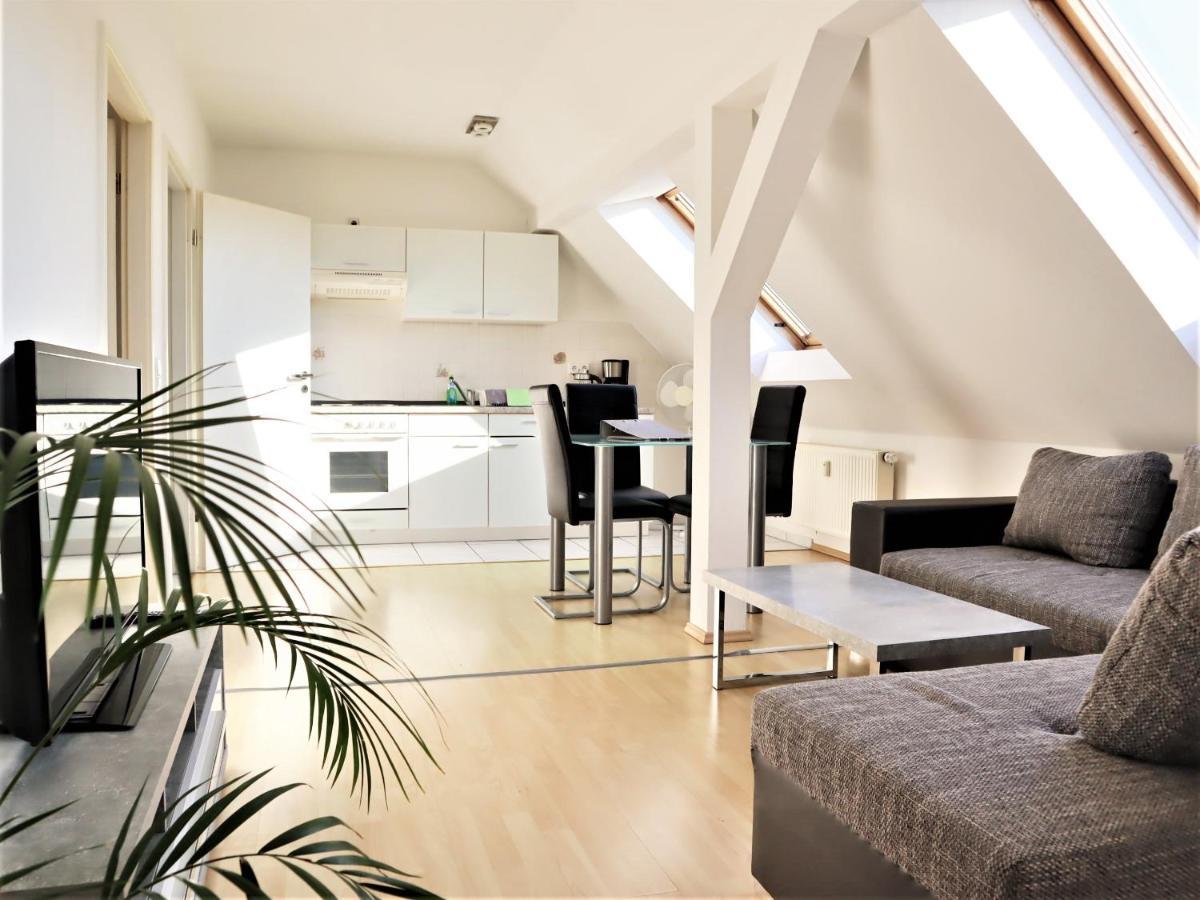 Kuschelige Dachgeschosswohnung Am Clarapark ライプツィヒ エクステリア 写真