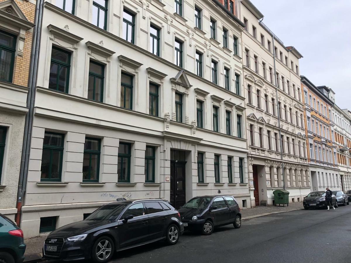 Kuschelige Dachgeschosswohnung Am Clarapark ライプツィヒ エクステリア 写真