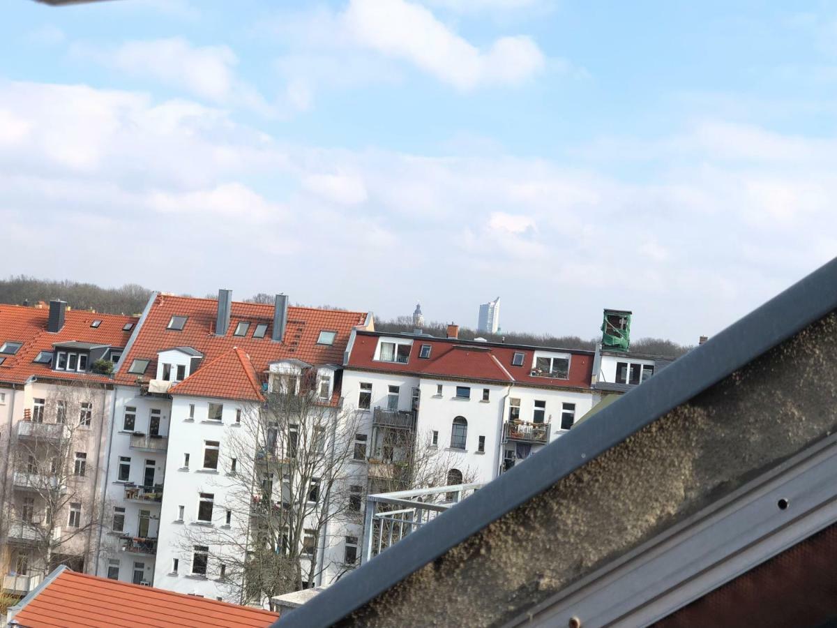 Kuschelige Dachgeschosswohnung Am Clarapark ライプツィヒ エクステリア 写真